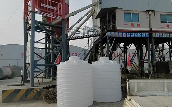 七里河立式运输桶交付案例｜全新PE材质 · 多行业适配 · 批量稳定供应