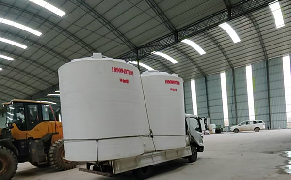 特加厚七里河塑料大桶装车运输交付实录 特加厚七里河塑料大桶装车运输交付实录